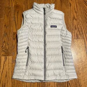 Patagonia down vest in size S